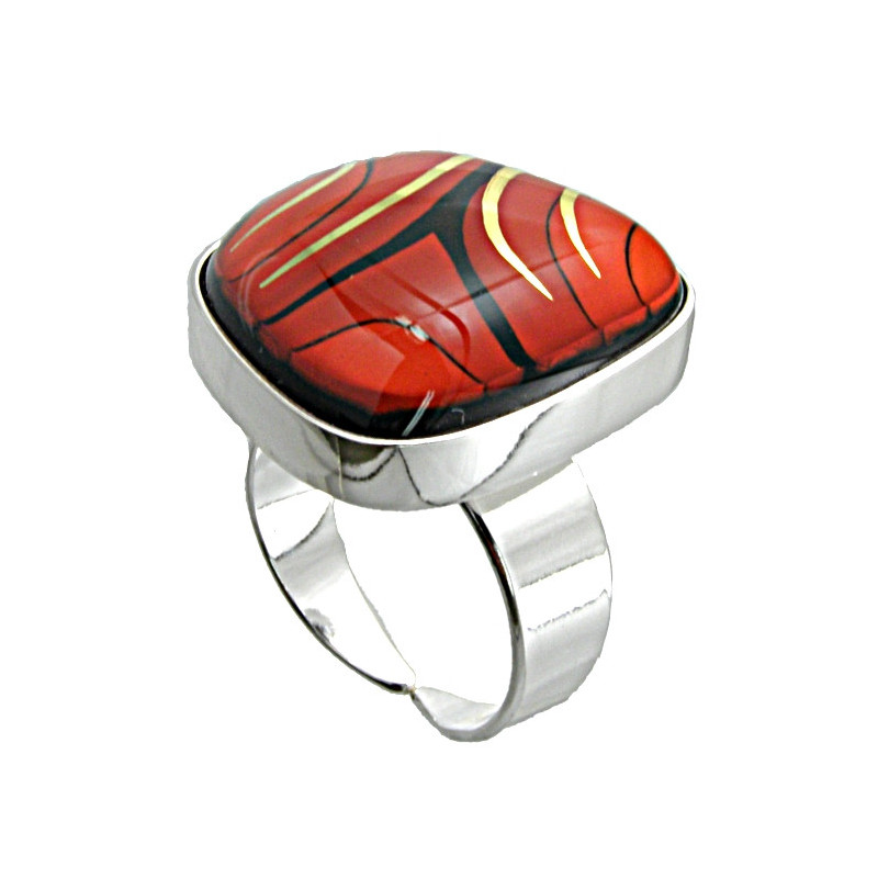 Pierścionek w oprawie trapez z Czerwonej kolekcji