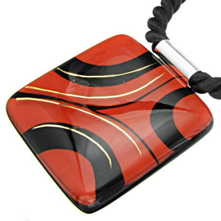 Wisior z Czerwono Czarnej kolekcji 55