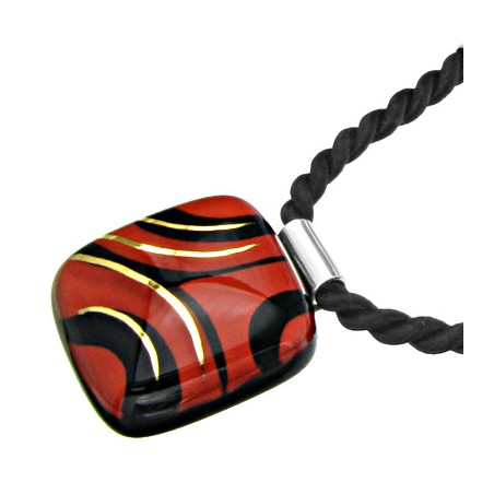 Wisior z Czerwono Czarnej kolekcji 25