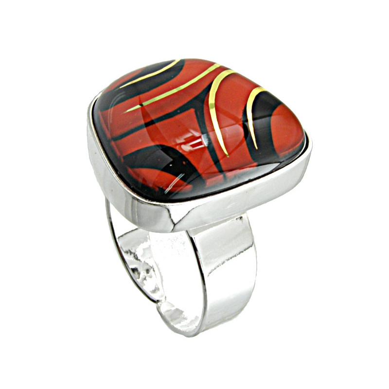 Pierścionek w oprawie trapez