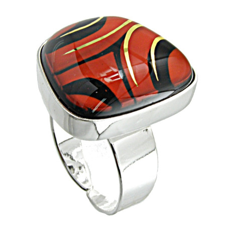 Pierścionek w oprawie trapez