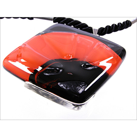 Wisior w oprawie z kolekcji Maki Czerwone 55