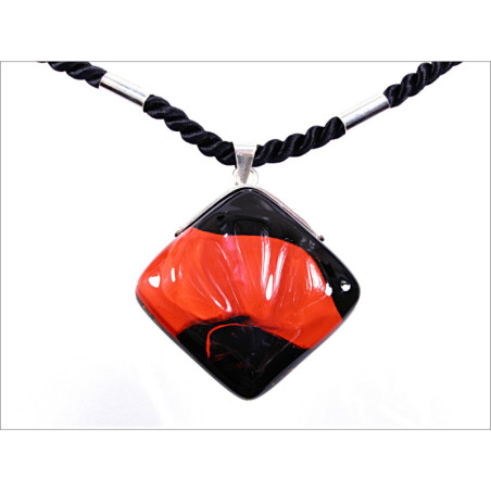 Wisior karo w oprawie z kolekcji Maki Czerwone 35