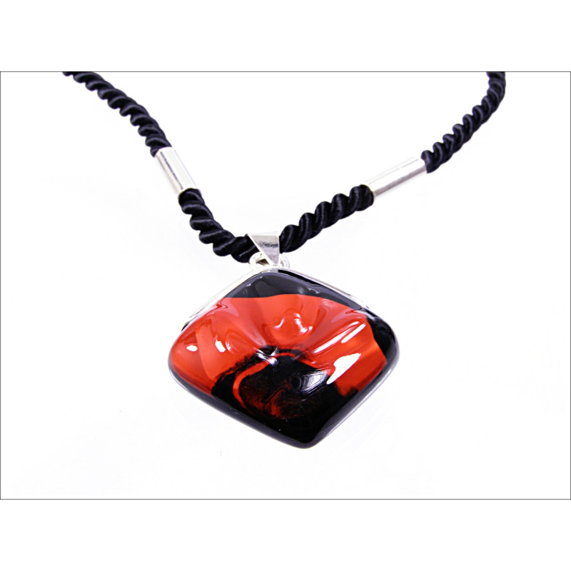 Wisior karo w oprawie z kolekcji Maki Czerwone 25