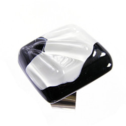 Pierścionek karo z kolekcji Maki Białe 30