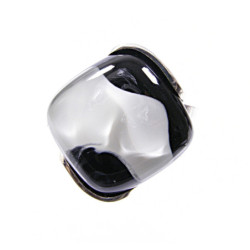 Pierścionek karo w oprawie z kolekcji Maki Białe 20