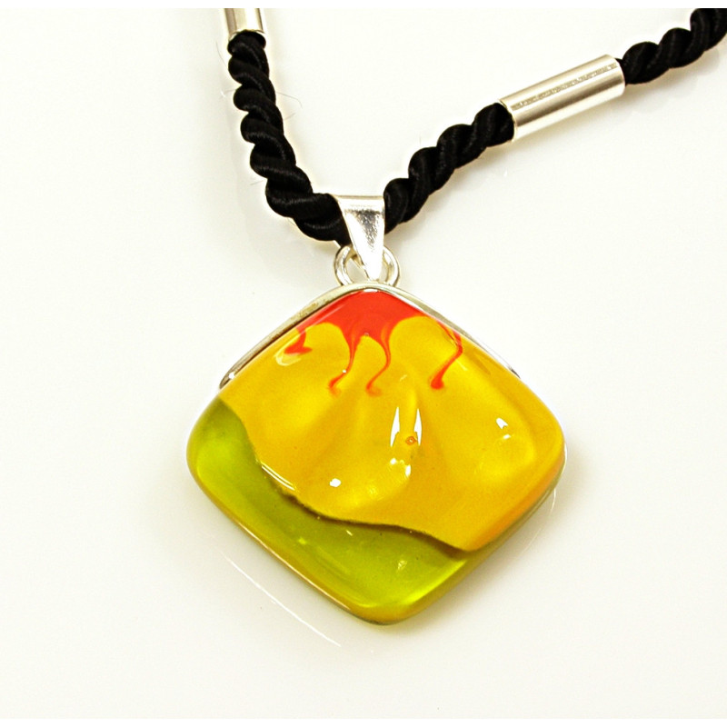 Wisior karo w oprawie z kolekcji Tulipany 25