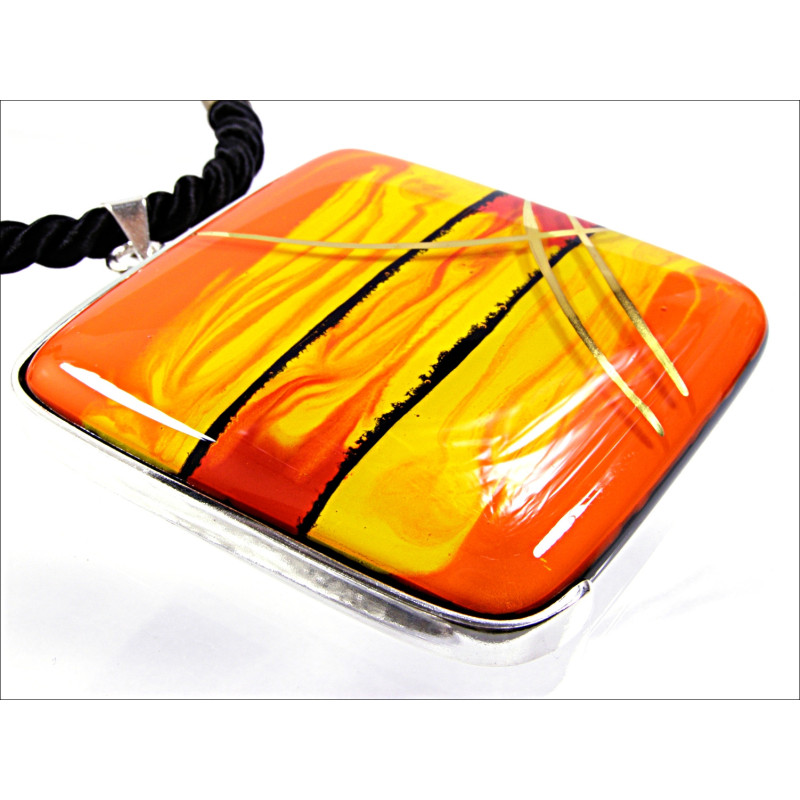 Wisior w oprawie z kolekcji Tramonto 55