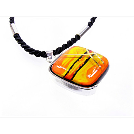 Wisior w oprawie z kolekcji Tramonto 25