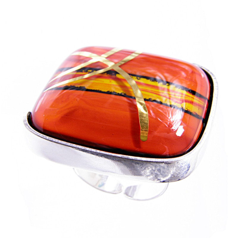 Pierścionek w oprawie z kolekcji Tramonto Rosso 30