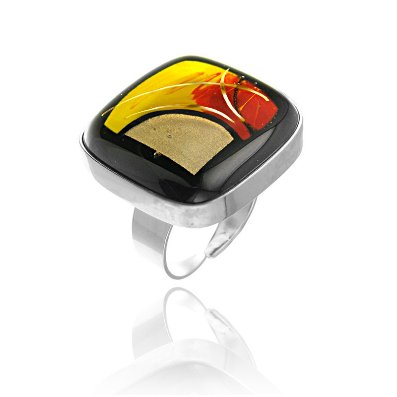 Pierścionek w oprawie z kolekcji Słońce Kairu 25