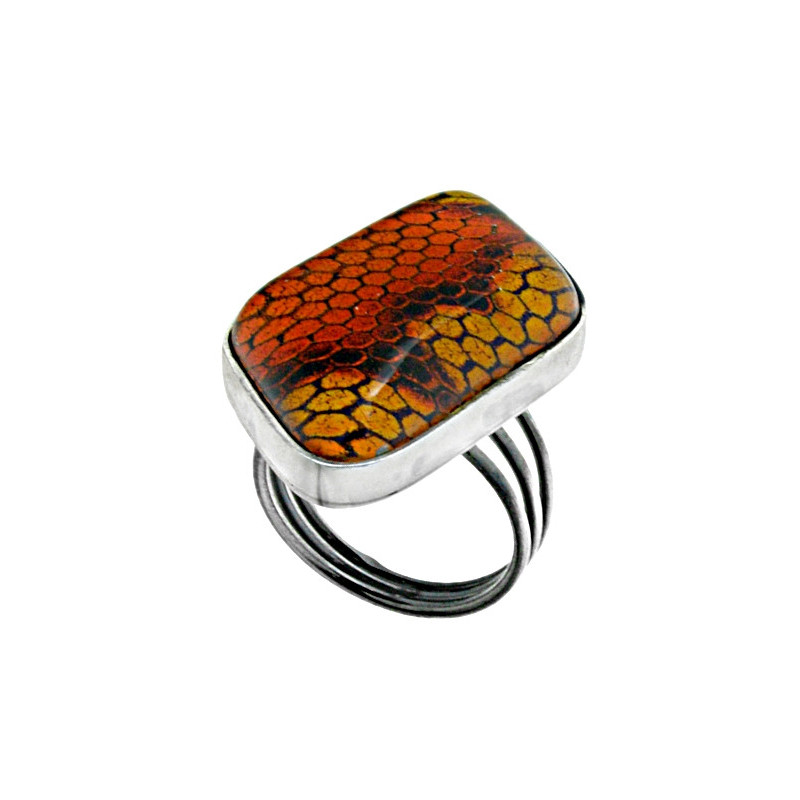 Pierścionek w oprawie srebrnej z kolekcji Kobra