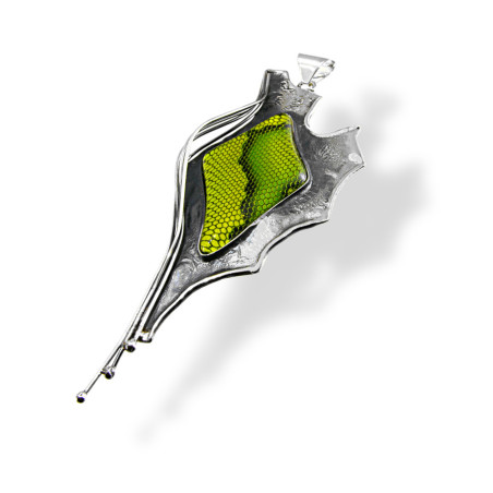 Wisior w oprawie srebrnej